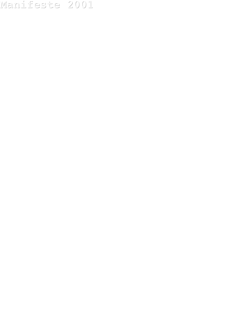 Manifeste 2001


Comment faire encore du théâtre au moment où notre Société du Spectacle en est à son salut (nous nous référons ici à celui qui succède généralement au dernier acte) ? 
« Avoir ou ne pas avoir ?» telle est devenue la question.
La convention du théâtre d’aujourd’hui est pernicieuse. Elle n’est plus un choix délibéré de l’artiste de suivre ou pas des règles qui seraient objectivables : la convention, la vieille convention, à laquelle il était encore possible de se confronter, de s’opposer, n’est plus qu’un simulacre. Pantin à abattre qu’agitent ceux-là même qui, en conscience ou pas, ont admis un type de convention plus totalitaire encore, puisque, dialectique dans son fondement, elle semble toujours réactive à sa surface - semblable à une mafia, elle gangrène tous les milieux -.
À défaut d’une communauté, le monde artistique s’organise en réseaux et par déstructuration se structure. Assimilant la tradition à la convention – dans la bouche des tenanciers de la culture, la synonymie est déjà digérée - , des produits artistiques labellisés s’inter changent sur le marché international en écho avec le monde qu’en remixant ils paraissent vouloir changer. Naïveté ou bonne conscience ? Ce monde-ci ne veut pas changer. Il prolifère. Ses valeurs ne sont désormais plus que marchandises et marchandages. 
Mais l'art est ontologiquement lié à l'oeuvre et son acoquinement avec la consommation lui est fatal. 



La pensée a déserté le milieu artistique – nous ne parlons pas des pensées contingentes et discursives, réactives et subjectives qui, s’alimentant aux anecdotes de l’actualité, entretiennent la guerre de position, mais de celle qui sous-entend l’usage de l’intellect, c’est-à-dire de l’intelligence connivente avec la connaissance-. 
L’art est aujourd’hui à l’image de la société, devenu superficiel, jeux de miroir sur la surface opaque d’un monde déréalisé.
De nos jours, toute forme de résistance s’anéantit en s’exprimant. La démocratie n’est plus qu’une illusion d’idéologue et, de fait, un instrument du pouvoir économique, car il n’y a plus de peuple mais des masses médiatisées. Face à ce désastre, le théâtre n’a, à ce jour, rencontré d’autres alternatives que de rester archaïque ou de s’assimiler à la Société du Spectacle en manipulant une catharsis à rebours.
Nous ne sommes ni des politiciens ni des économistes, nous ne sommes pas encore des kamikazes, nous ne sommes que poètes et sentons les maux, que nous avons en nous, gronder comme des bombes à retardement.  